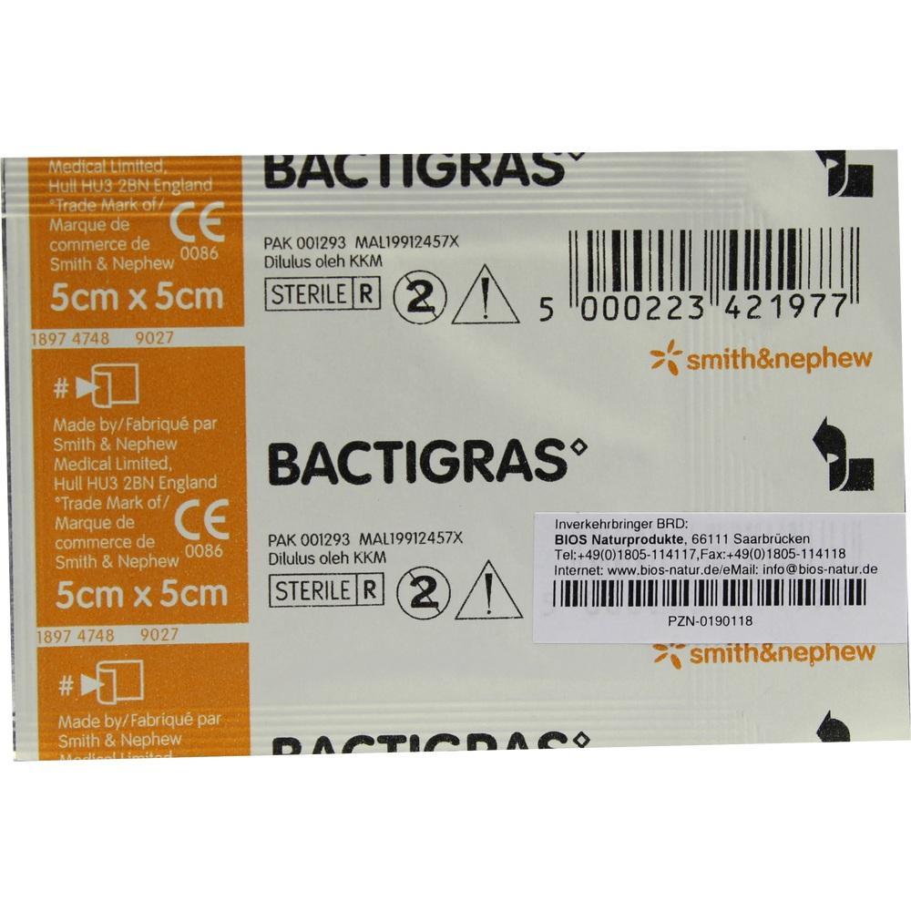 Verpackung eines sterilen Verbands von Bactigras, 5 cm x 5 cm, von Smith & Nephew.