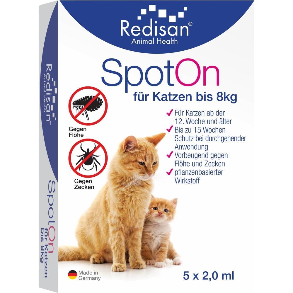 Zwei Katzen neben einer Verpackung gegen Fl&ouml;he und Zecken f&uuml;r Katzen bis 8 kg.