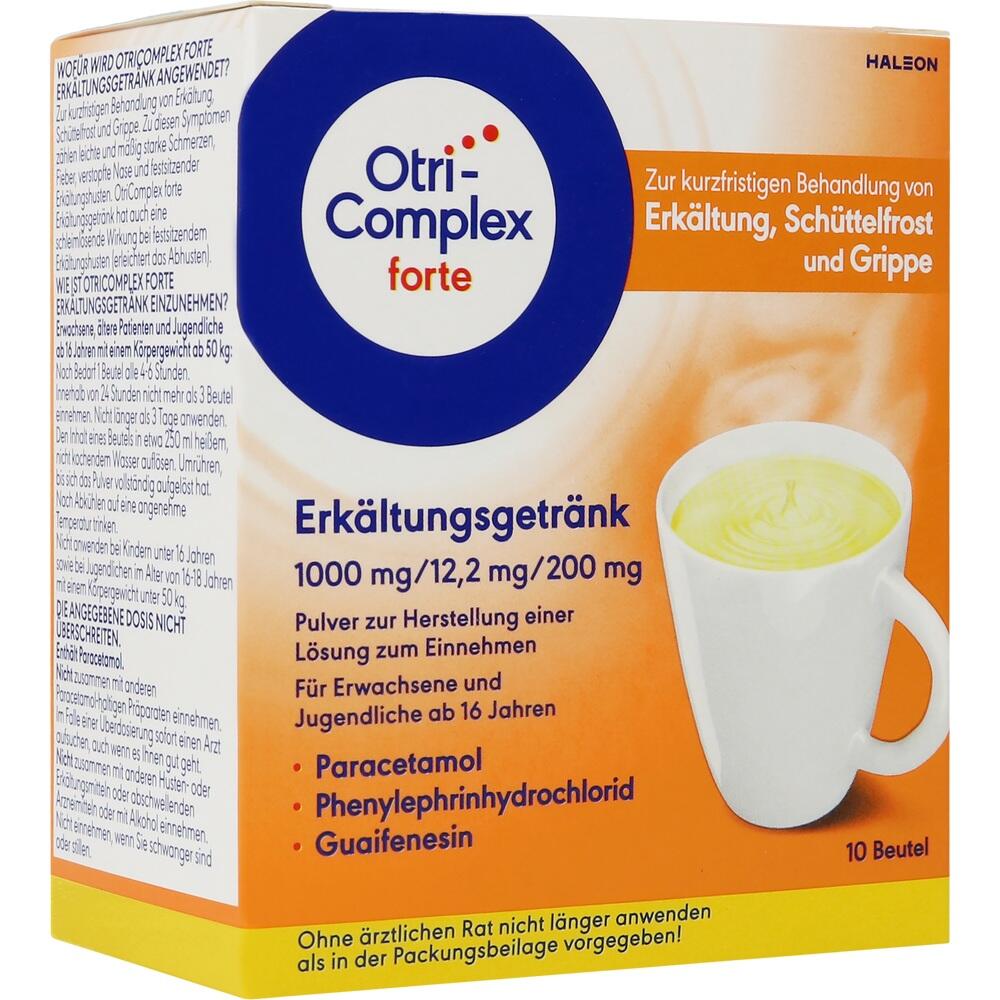 Eine Packung Erk&auml;ltungsgetr&auml;nk mit einer Tasse hei&szlig;em Getr&auml;nk.